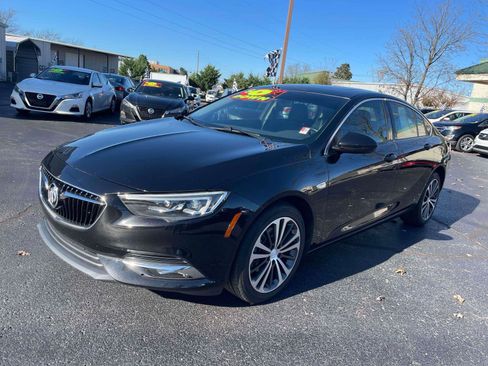 Used 2018 Buick Regal Essence w/ Driver Confidence Package #1 image 2