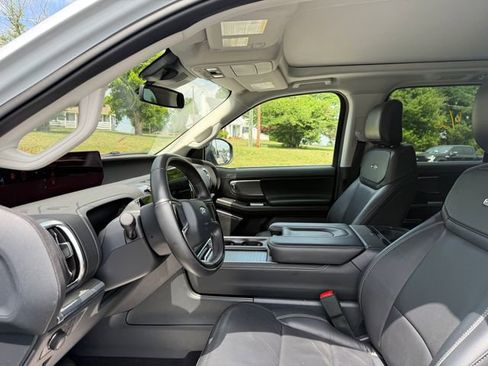Used 2025 Ford Expedition Max Platinum AWD/4WD image 6