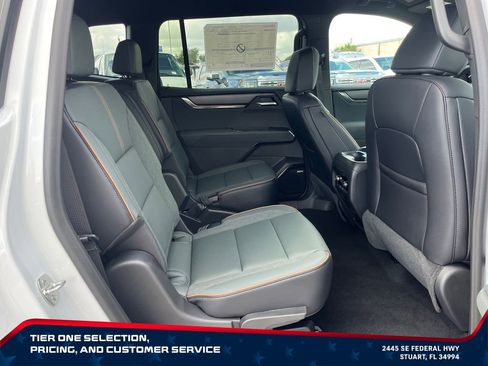 New 2026 GMC Acadia AT4 w/ Luxury Package AWD/4WD image 18