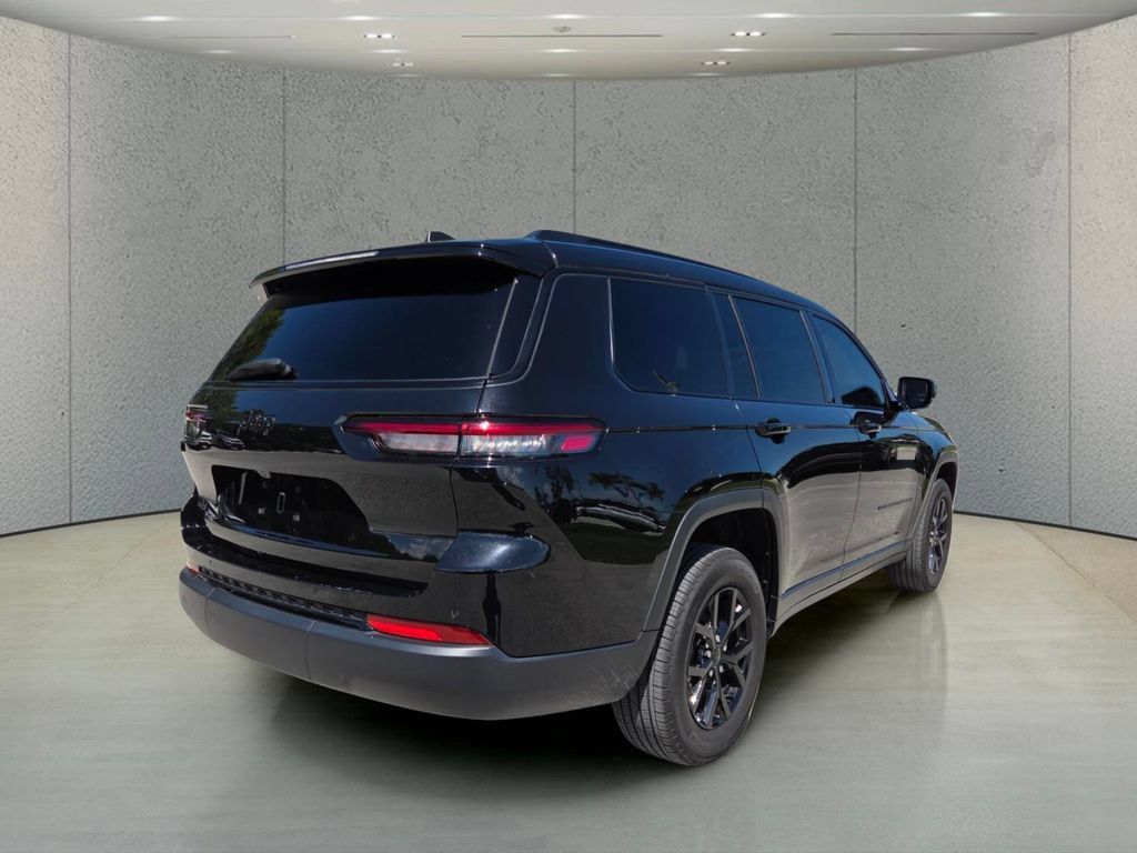 Used 2024 Jeep Grand Cherokee L Altitude AWD/4WD image 5