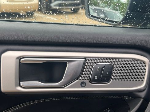 Used 2020 Ford Explorer Limited image 27