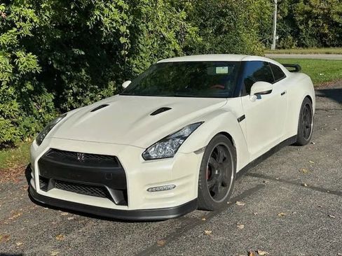 Used 2014 Nissan GT-R Black Edition image 3