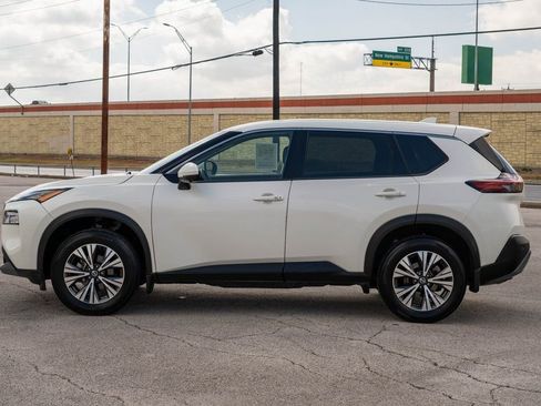 Used 2021 Nissan Rogue SV image 4