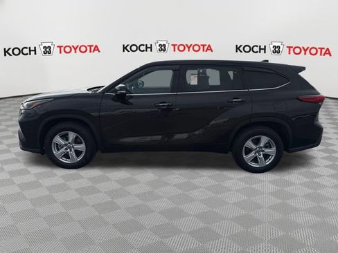 Used 2022 Toyota Highlander LE image 4