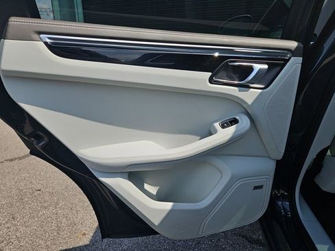 Certified 2019 Porsche Macan S AWD/4WD image 23