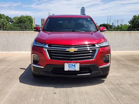 Used 2023 Chevrolet Traverse LT FWD image 2