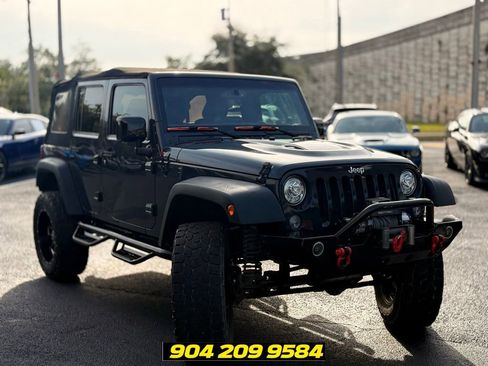 Used 2017 Jeep Wrangler Unlimited Rubicon AWD/4WD image 9