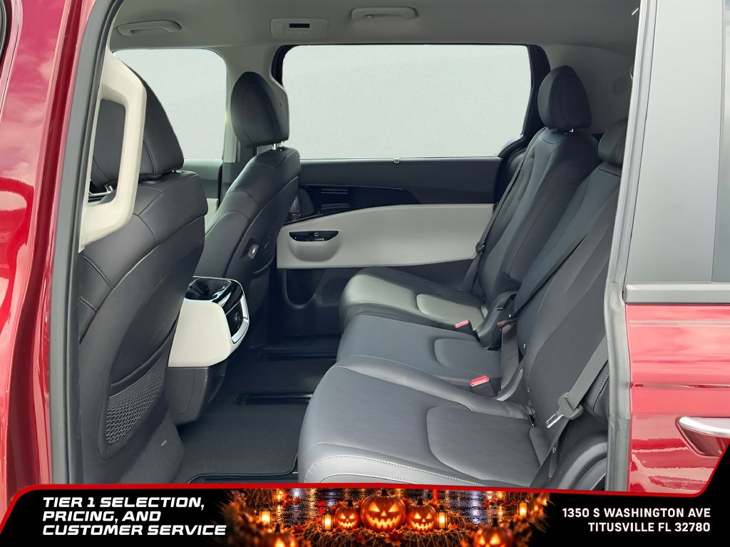 Used 2024 Kia Carnival EX FWD image 21