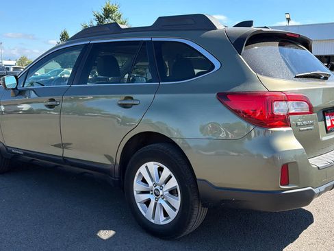 Used 2017 Subaru Outback 2.5i Premium AWD/4WD image 3