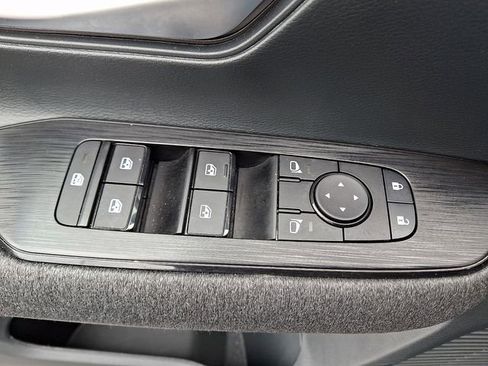 Certified 2025 Nissan Kicks SV image 27