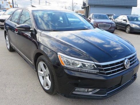 Used 2017 Volkswagen Passat 1.8T SE image 4