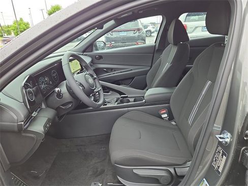 New 2025 Hyundai Elantra SEL image 23