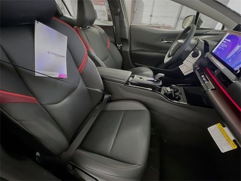 New 2025 Toyota Prius Plug-In Hybrid image 28