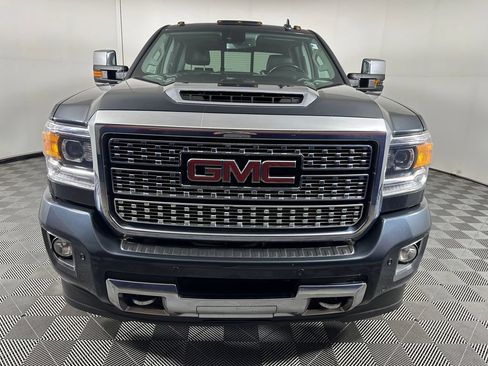 Used 2019 GMC Sierra 2500 Denali w/ Duramax Plus Package AWD/4WD image 8