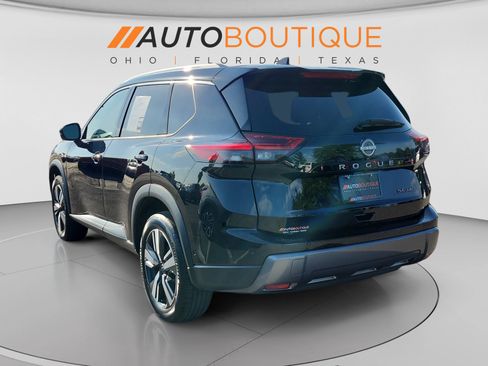 Used 2024 Nissan Rogue SL AWD/4WD image 3