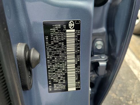 Used 2022 Toyota Corolla LE FWD image 29