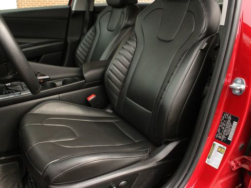 Used 2025 Hyundai Elantra Limited FWD image 13