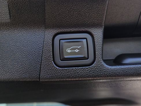 Used 2023 GMC Acadia SLT w/ Elevation Edition FWD image 9