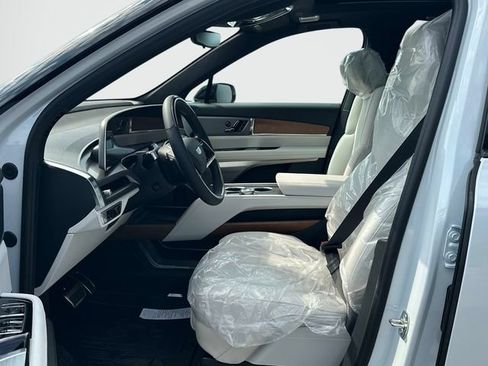 New 2027 Cadillac Vistiq Sport w/ LPO, Floor Liner Package AWD/4WD image 10