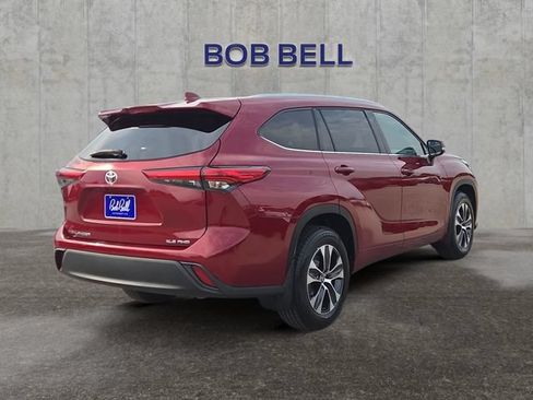 Used 2020 Toyota Highlander XLE AWD/4WD image 5