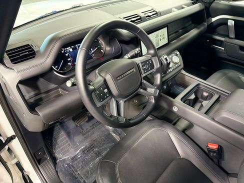 Used 2023 Land Rover Defender 110 X-Dynamic SE image 4