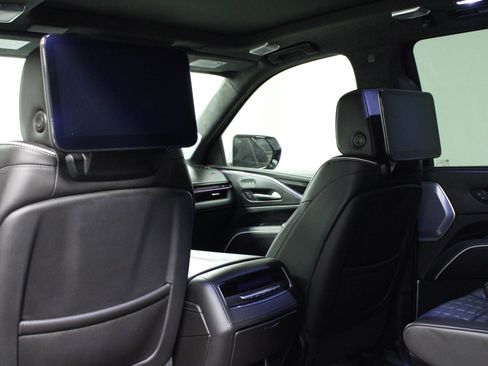 Used 2023 Cadillac Escalade ESV V w/ Heavy-Duty Trailer Package image 15