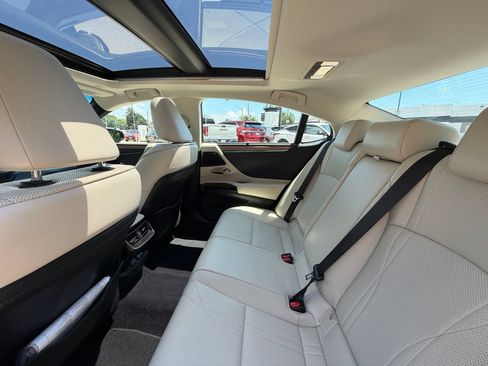 Used 2024 Lexus ES 350 Ultra Luxury w/ Accessory Package (Z2) FWD image 5