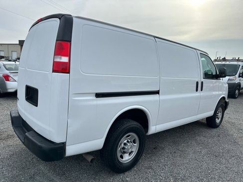 Used 2021 Chevrolet Express 3500 w/ Driver Convenience Package image 7