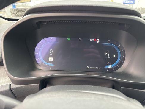 Certified 2025 Volvo XC40 B5 Core image 19