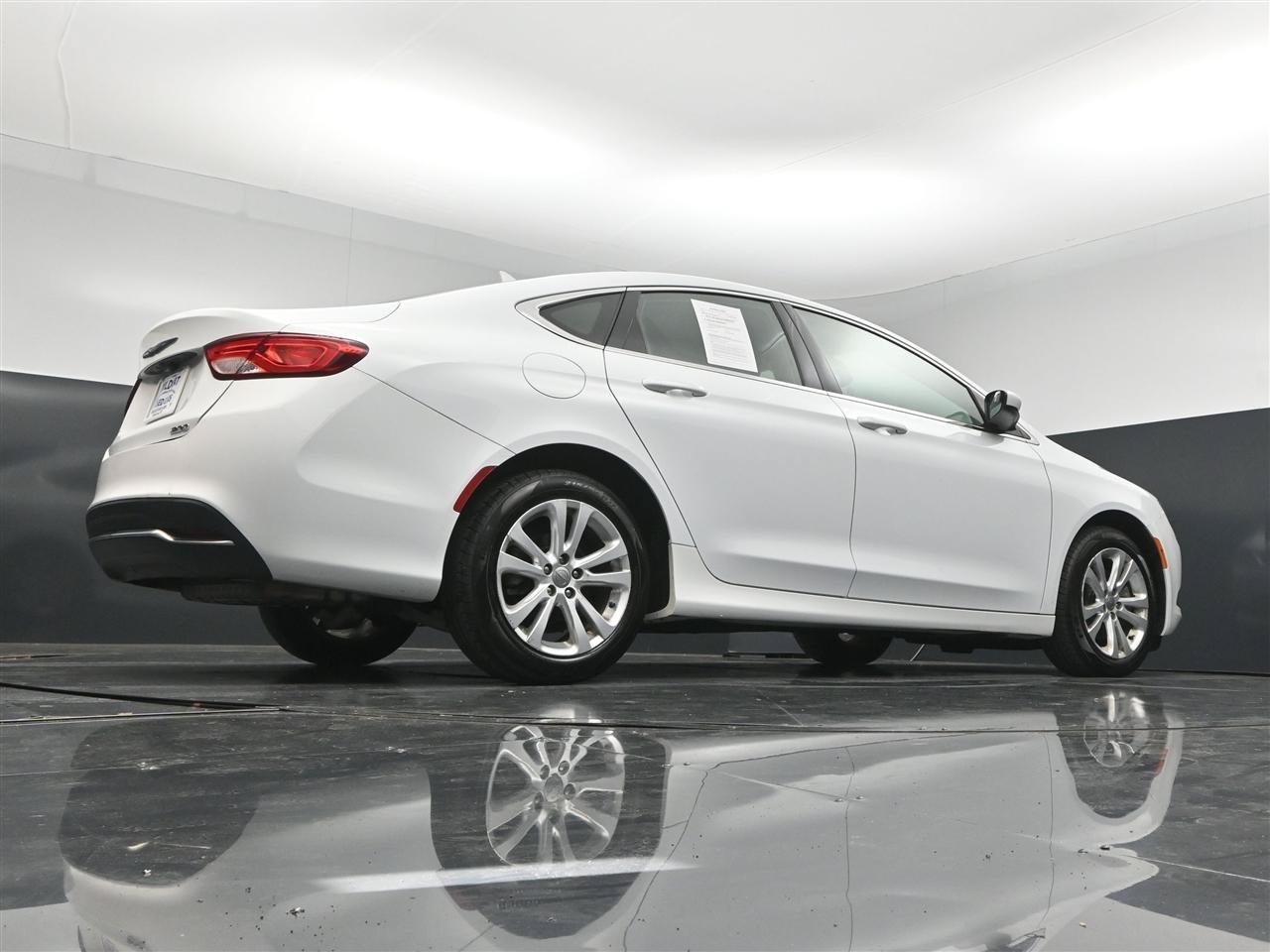 Used 2017 Chrysler 200 Limited Platinum w/ Comfort & Convenience Group FWD image 31