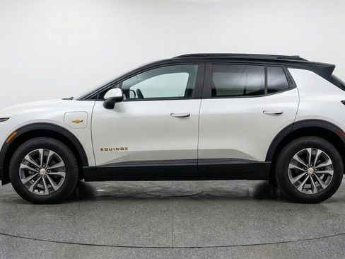 Used 2025 Chevrolet Equinox LT image 5