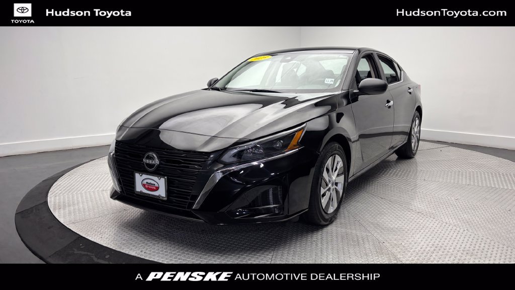 Used 2025 Nissan Altima 2.5 S FWD image 1