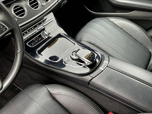 Used 2017 Mercedes-Benz E 300 4MATIC image 18