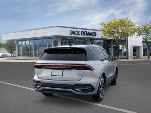 Used 2026 Lincoln Nautilus Reserve image 8