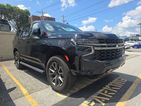 Used 2022 Chevrolet Tahoe Z71 w/ Luxury Package AWD/4WD image 2