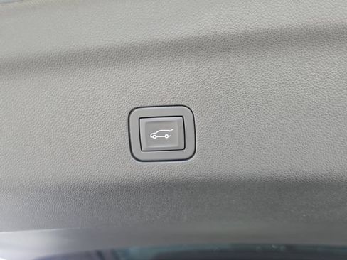Used 2025 Chevrolet Tahoe Premier RWD image 11