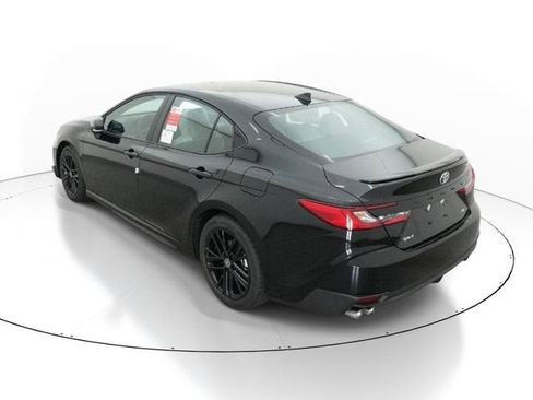 New 2026 Toyota Camry Hybrid FWD image 4