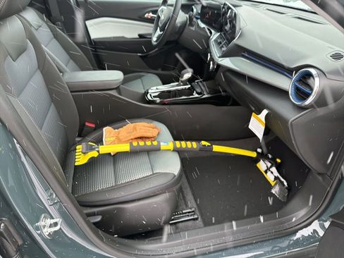 New 2026 Chevrolet Trax LT w/ Sunroof Package image 23