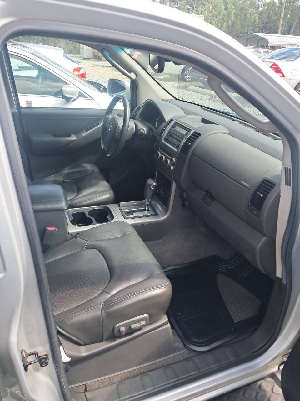 Used 2005 Nissan Pathfinder SE w/ (P01) Se Premium Pkg AWD/4WD image 2