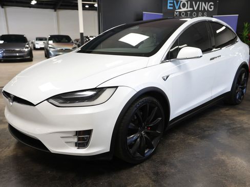 Used 2018 Tesla Model X 75D image 5