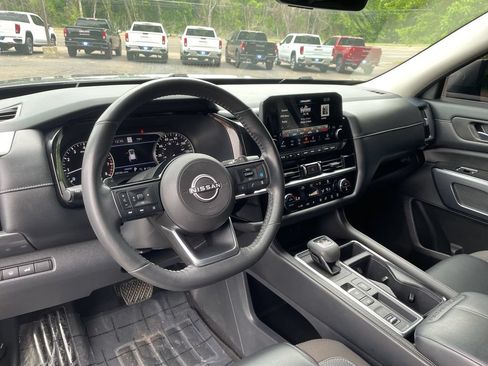 Used 2023 Nissan Pathfinder SL w/ Lighting Package (N92) FWD image 29