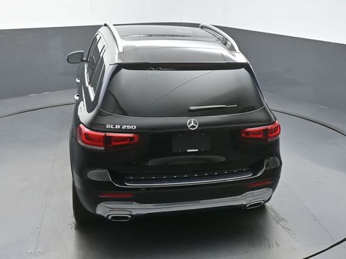 Used 2020 Mercedes-Benz GLB 250 w/ Premium Package image 23