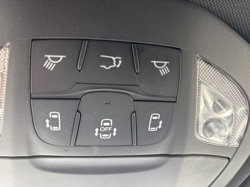 Used 2025 Chrysler Pacifica Select FWD image 29