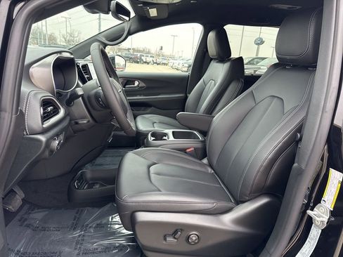 New 2026 Chrysler Pacifica Select FWD image 5
