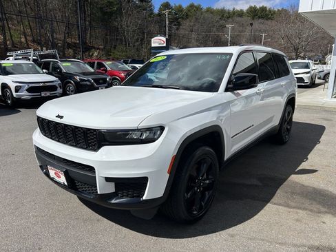 Used 2023 Jeep Grand Cherokee L Laredo image 4