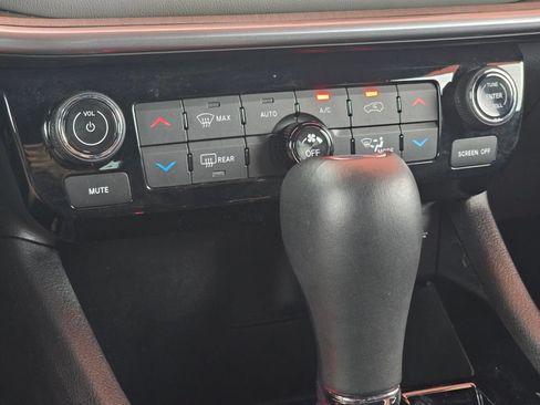 Used 2025 Jeep Compass Limited AWD/4WD image 25