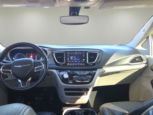 Used 2020 Chrysler Pacifica Touring-L Plus FWD image 30