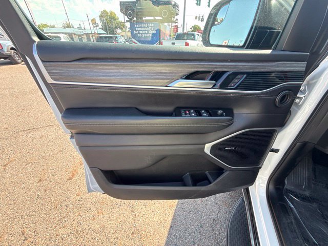 Used 2024 Jeep Wagoneer L Series III w/ Flexible Seating Group AWD/4WD image 6