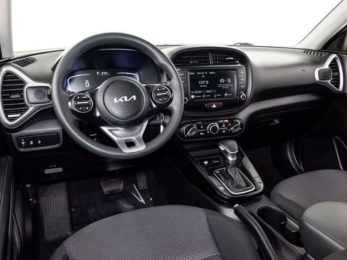 Certified 2025 Kia Soul LX w/ LX Technology Package FWD image 7