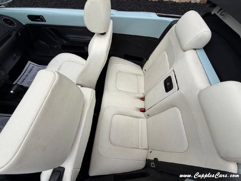 Used 2010 Volkswagen Beetle Final Edition FWD image 25
